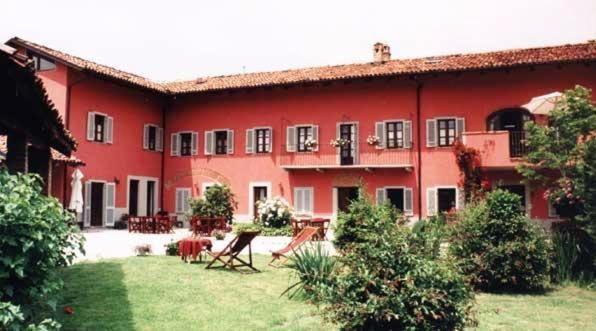 Agriturismo Il Gioco Dell'Oca Acomodação com café da manhã Barolo Exterior foto